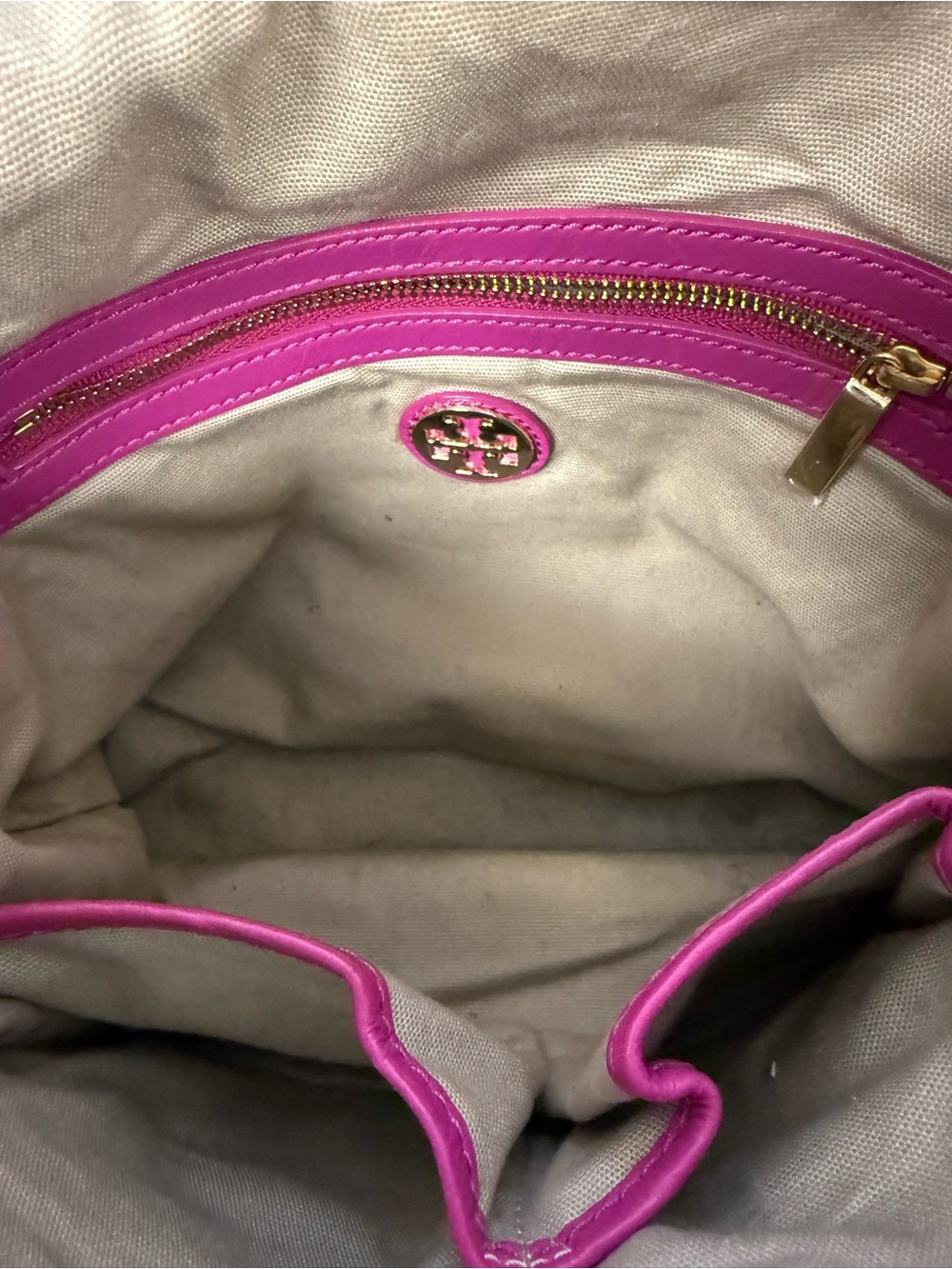 Tory Burch Dena convertible crossbody bag featuring Fold-Over gold tone - Picture 11 of 15